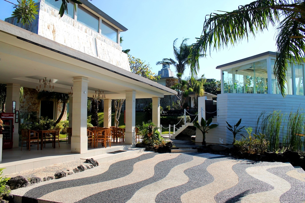 Noah Villa and Chapel 13/63