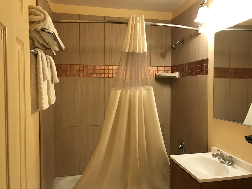 Budget Inn of America 61/65