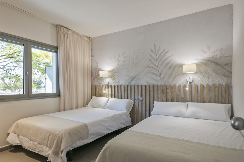 Castellmar Apartments 7/57