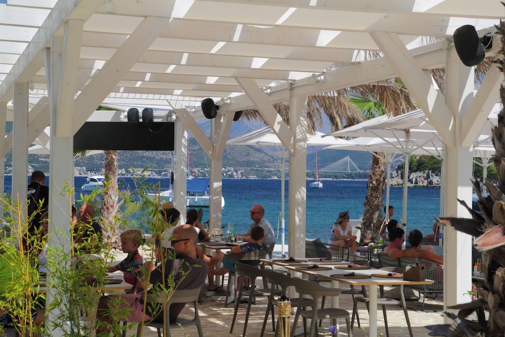 Kalamota Beach House 40/68