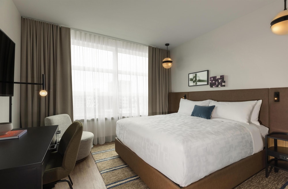 Urban, King Bed، Kissel Uptown Oakland, in the Unbound Collection by Hyatt 5/8