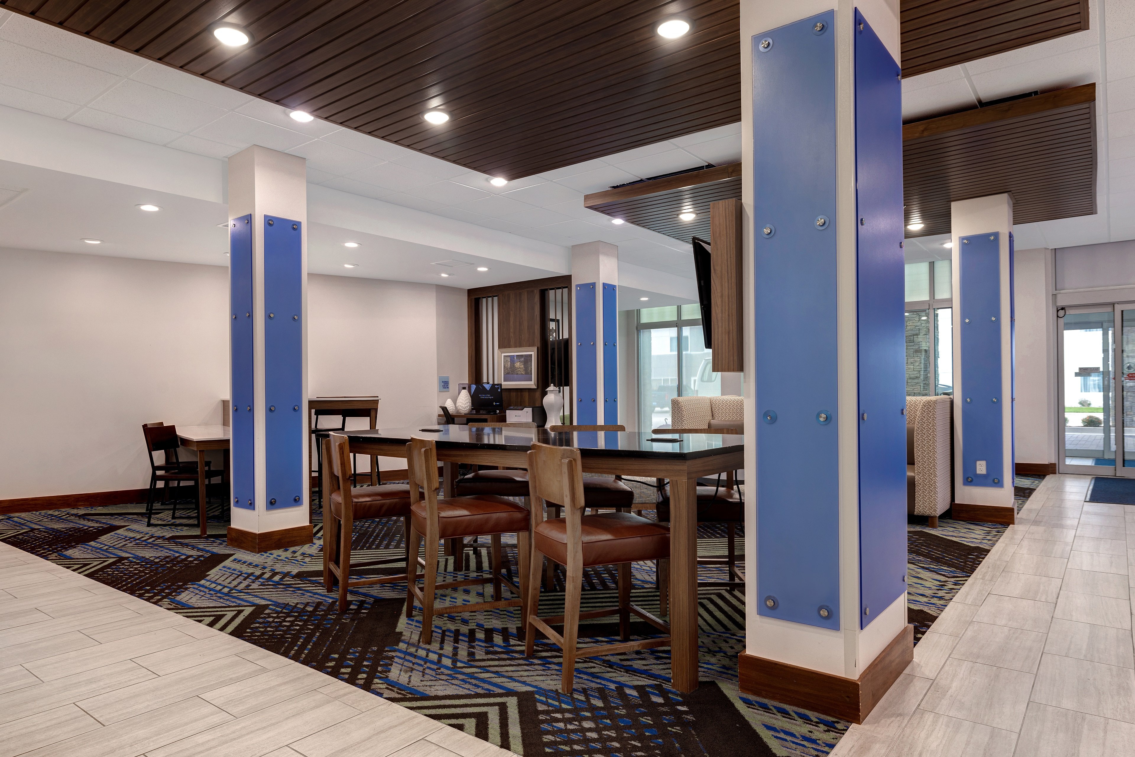 Holiday Inn Express And Suites Grand Rapids South Wyoming 53/73