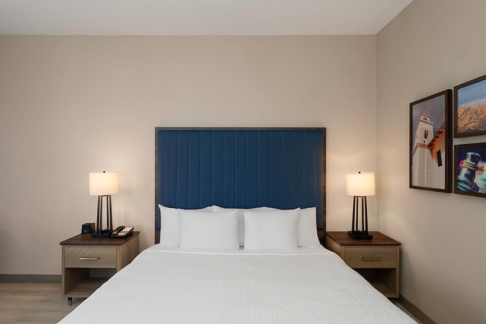 La Quinta Inn & Suites by Wyndham Tracy 26/53