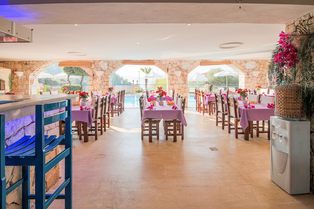 Amphora Hotel 32/56