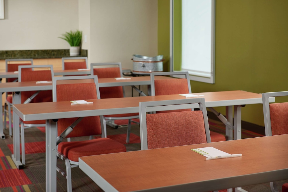 Home2 Suites By Hilton Youngstown West/Austintown 40/46