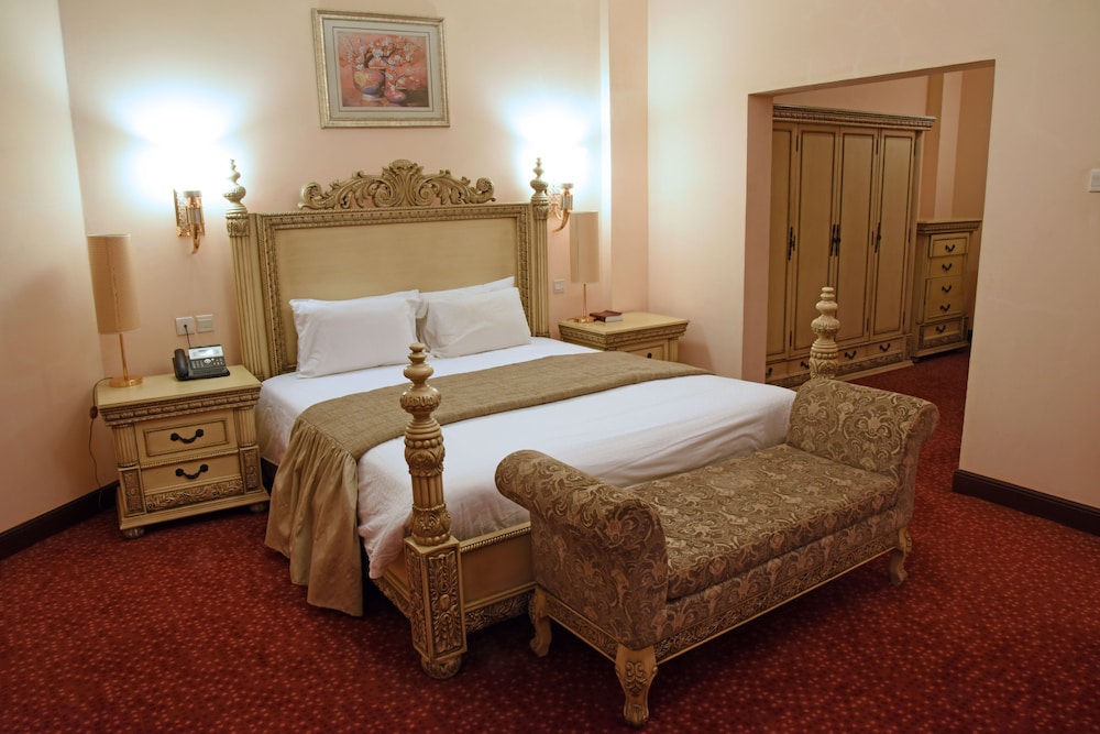 Imperial Royale Hotel 10/66