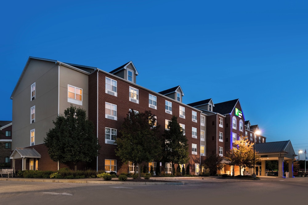 Holiday Inn Express Hotel & Suites St. Louis West-O Fallon 2/71