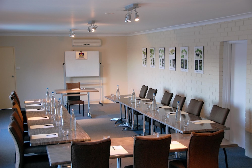 The Henry Parkes Tenterfield Ex Best Western 44/46