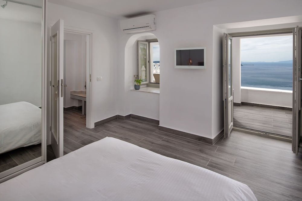 Thireas Hotel 26/69