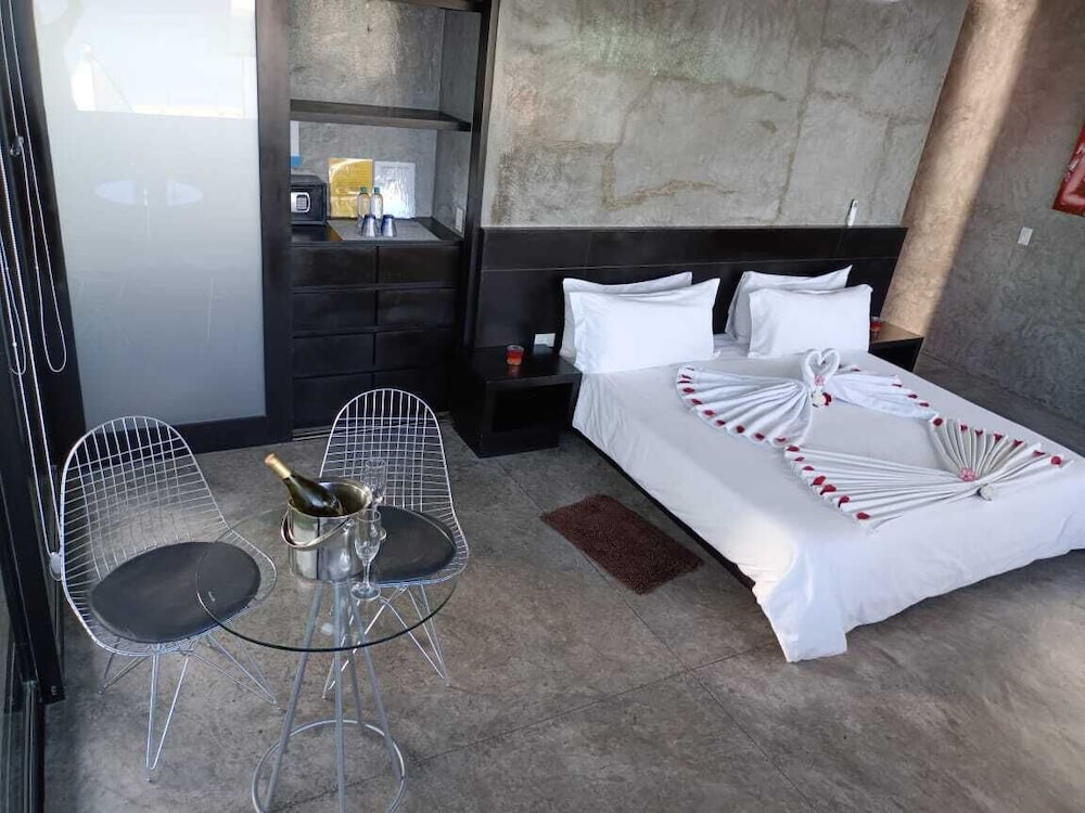 LUXURY, STUDIO, SUITE, KING BED, OCEAN VIEW