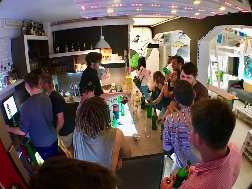 Whole Wide World Hostel & Bar 46/50