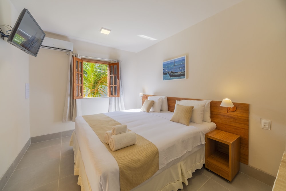 Deluxe, Chalet, King Bed, Pool Side
