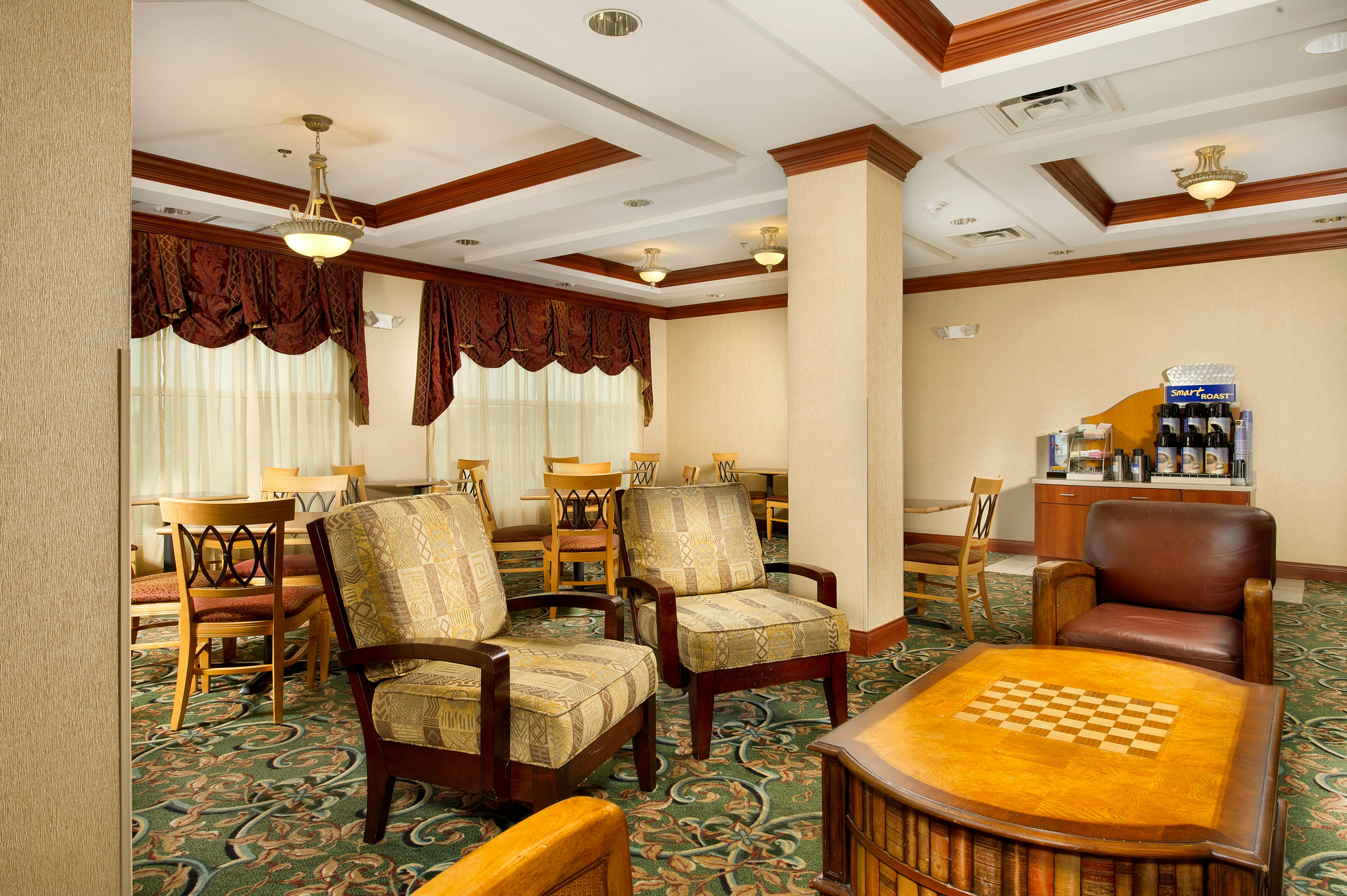 Holiday Inn Express & Suites Lenoir City (Knoxville Area) 19/25