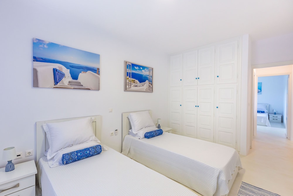 2 BEDROOMS, APARTMENT, SEA VIEW