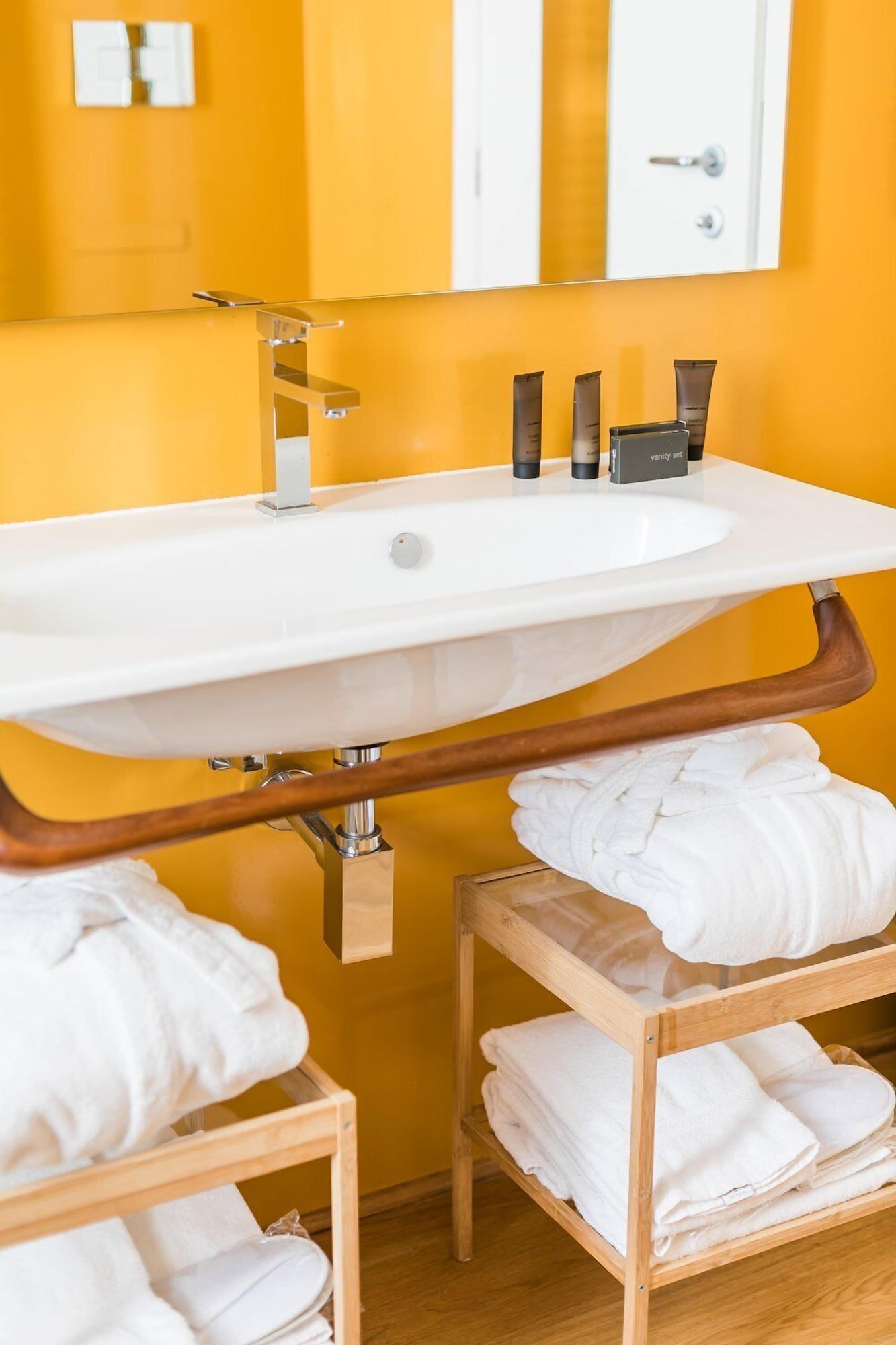 PANORAMIC, SUITE, KING BED, CITY VIEW, SOFA, TERRACE