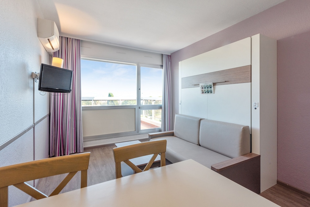 RESIDENCE LA ROSTAGNE 18/50