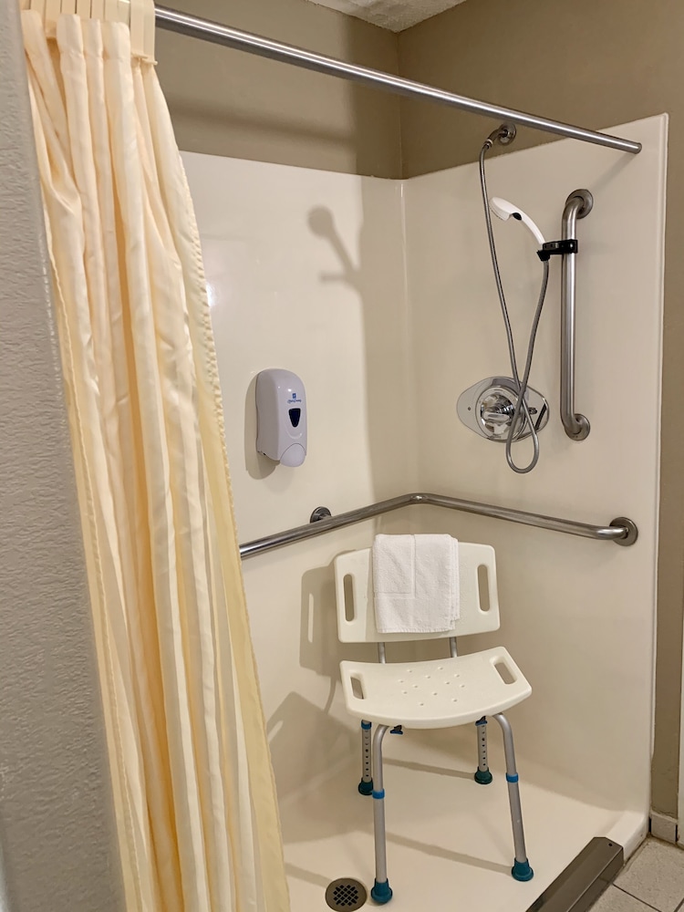 Monument Inn & Suites 20/39