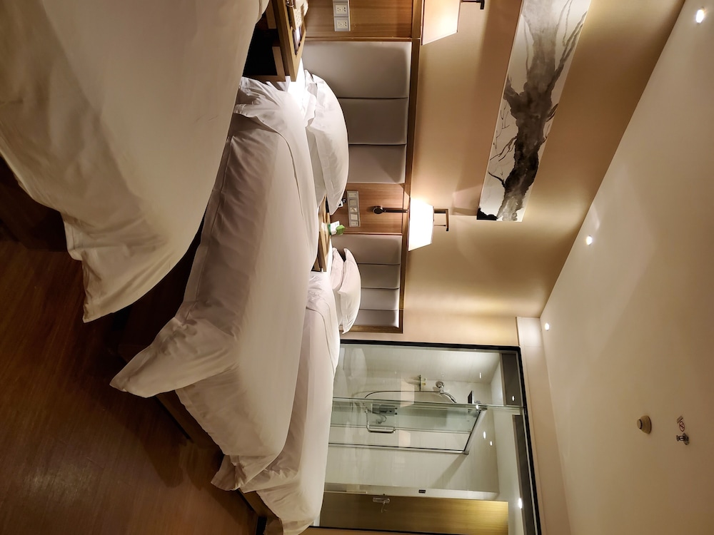 GUANGZHOU BOYI HOTEL 24/50