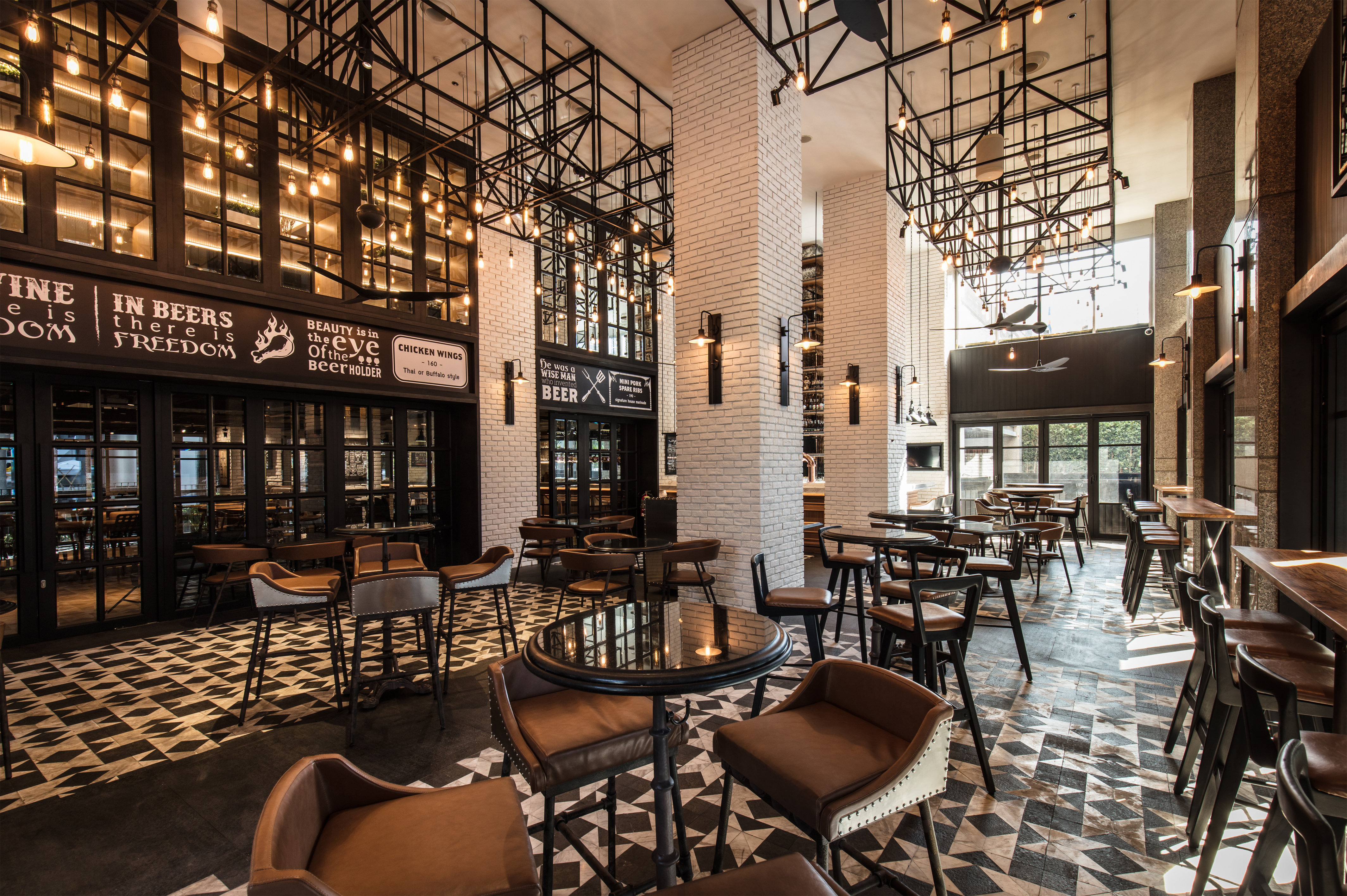 Holiday Inn Bangkok Hotel 57/76
