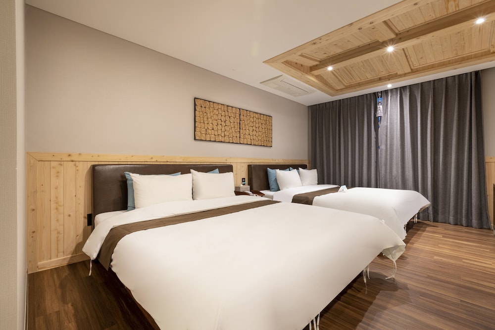 Business, Suite, Twin Beds, King Bed, 3 Beds, Sorgente Business Hotel 3/10