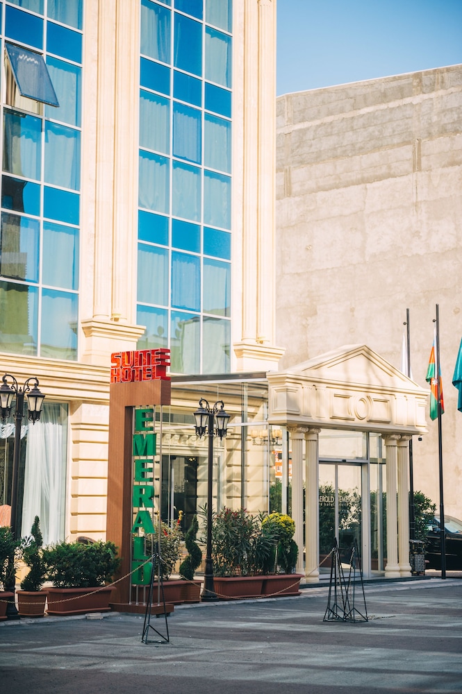 Emerald Suite Hotel 34/37