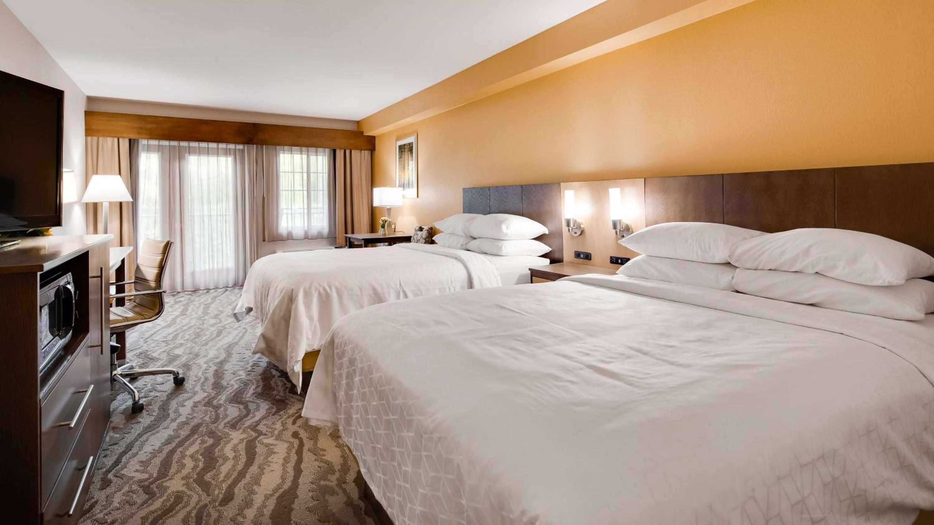 Room, Queen Bed, Balcony