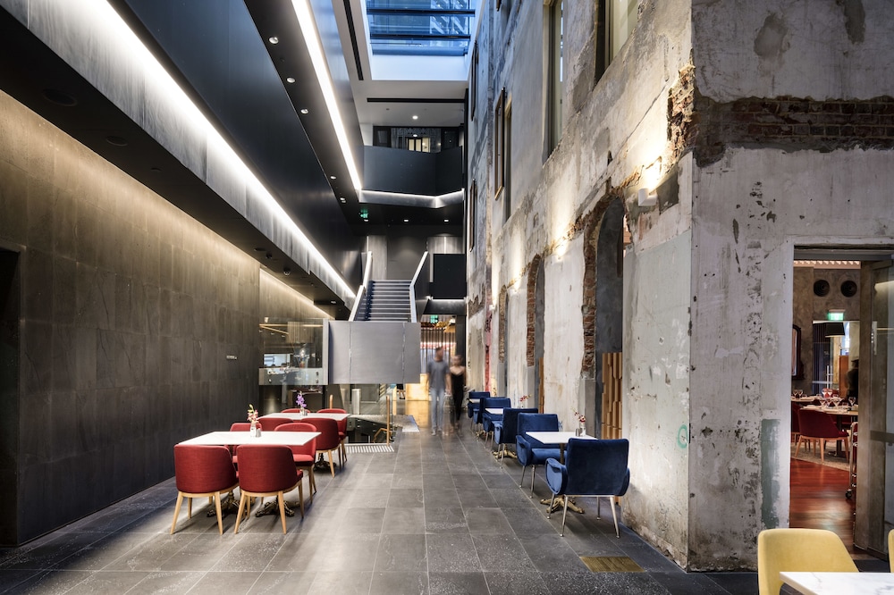 The Melbourne Hotel 52/69