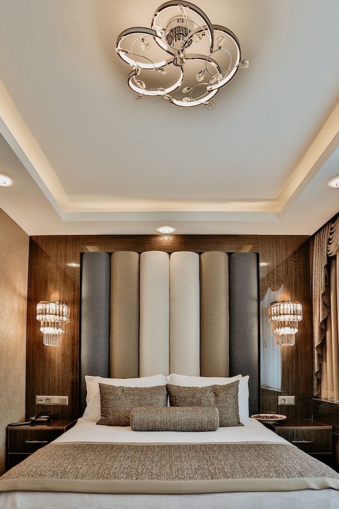 Grand Lark Otel 13/50