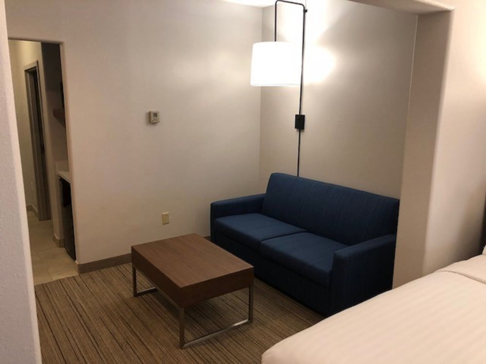 Holiday Inn Express and Suites Rio Grande City 47/59