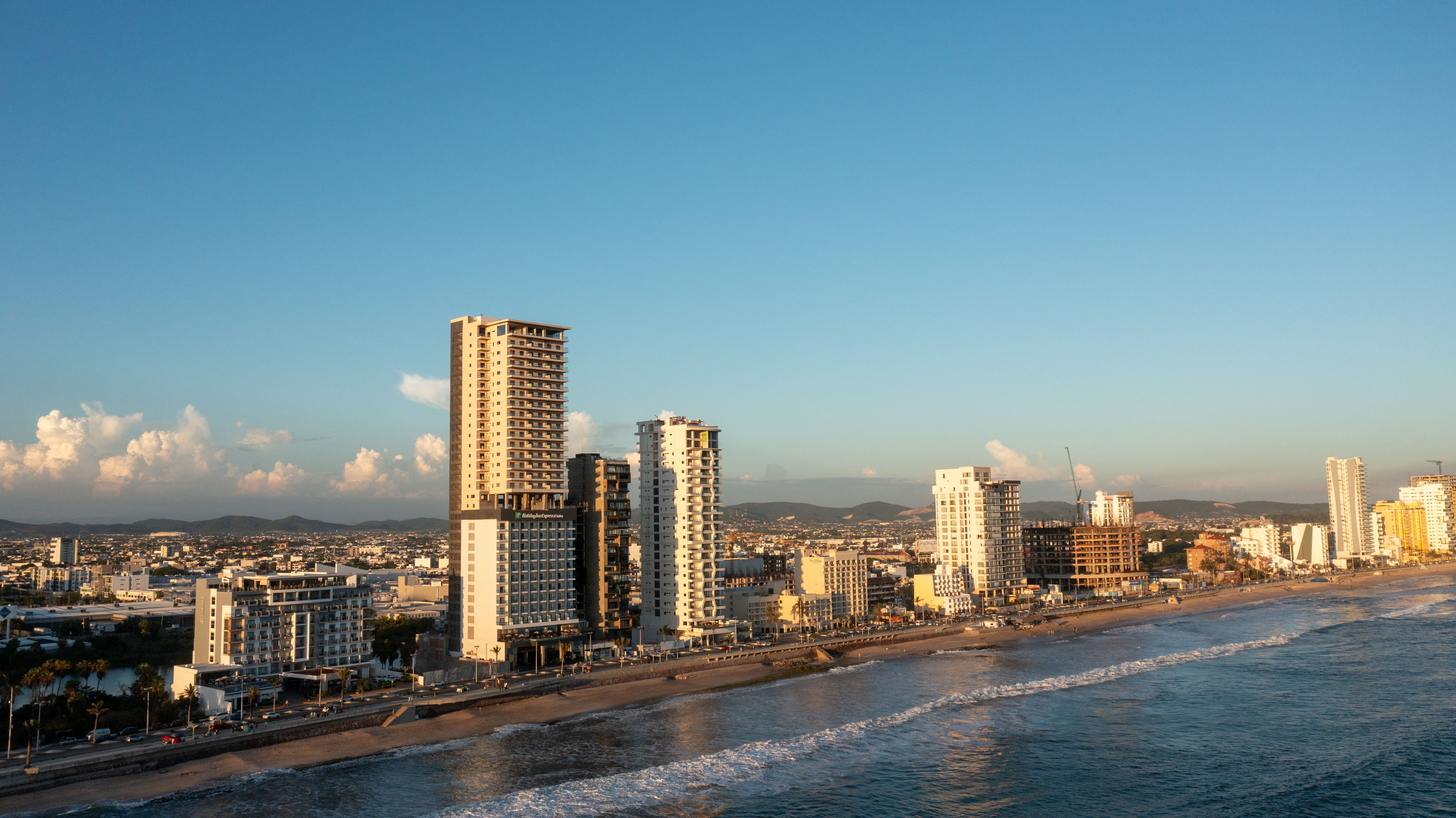 Holiday Inn Express & Suites MAZATLAN 49/50