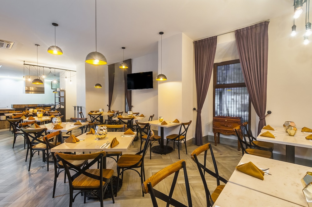 Hotel Real Maestranza 63/69