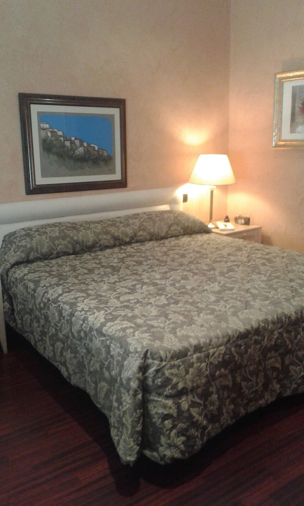 COLOSSEO STUDIO SUITES 8/17