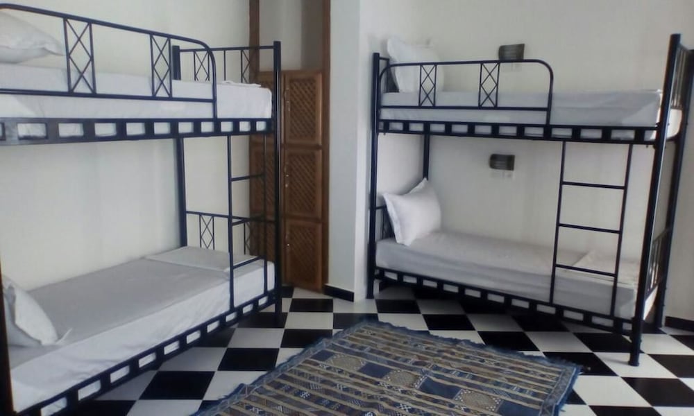 Amour d'auberge 10/36