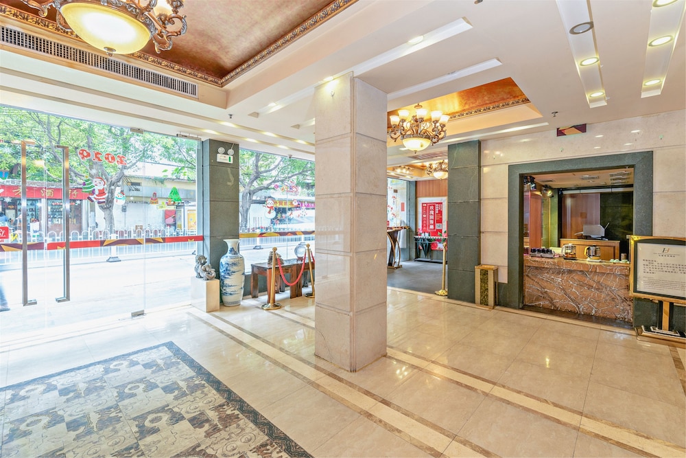 Royal Garden Hotel 8/39