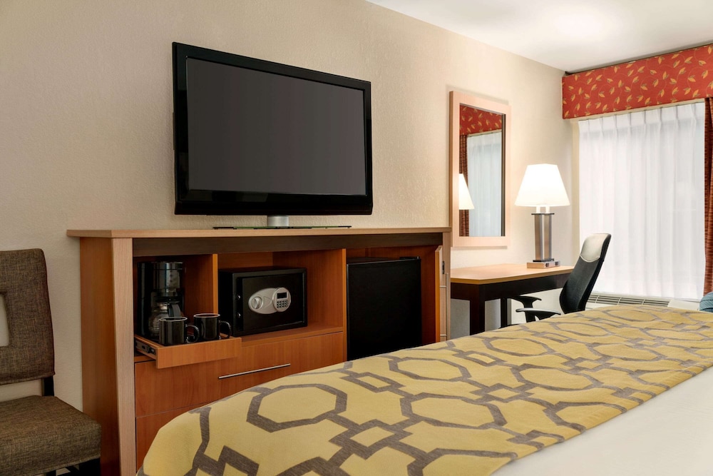 Baymont by Wyndham North Dartmouth / Fall River 41/46