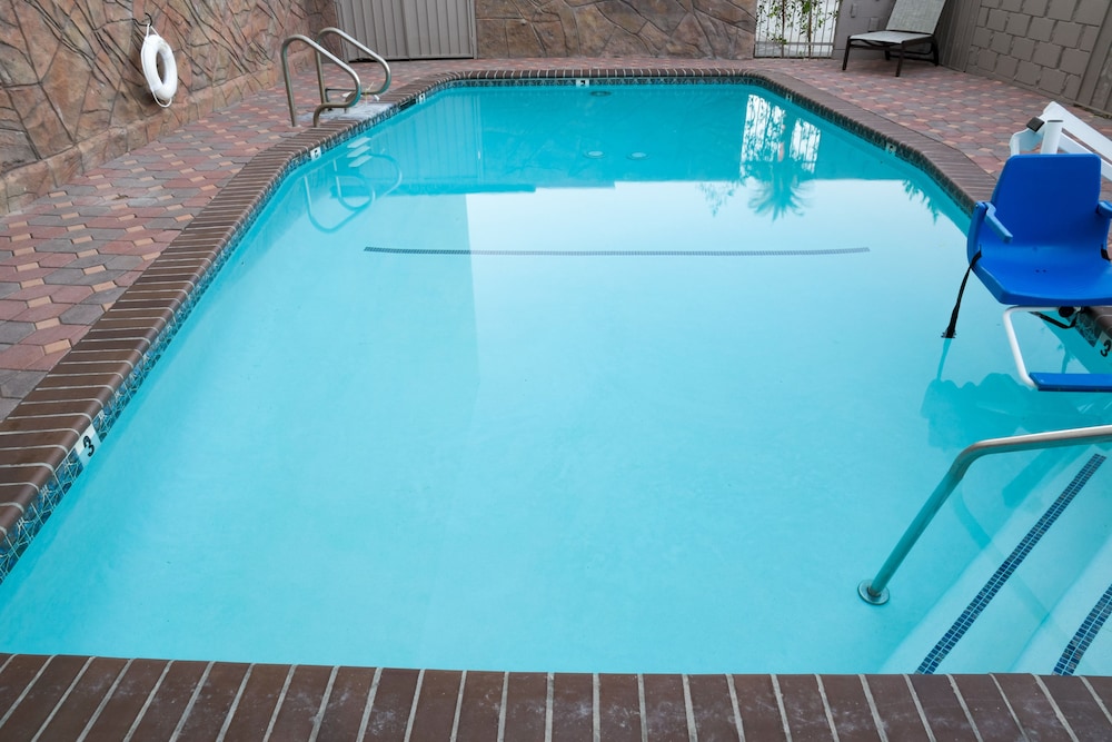 Hotel Xilo Glendale 1/51