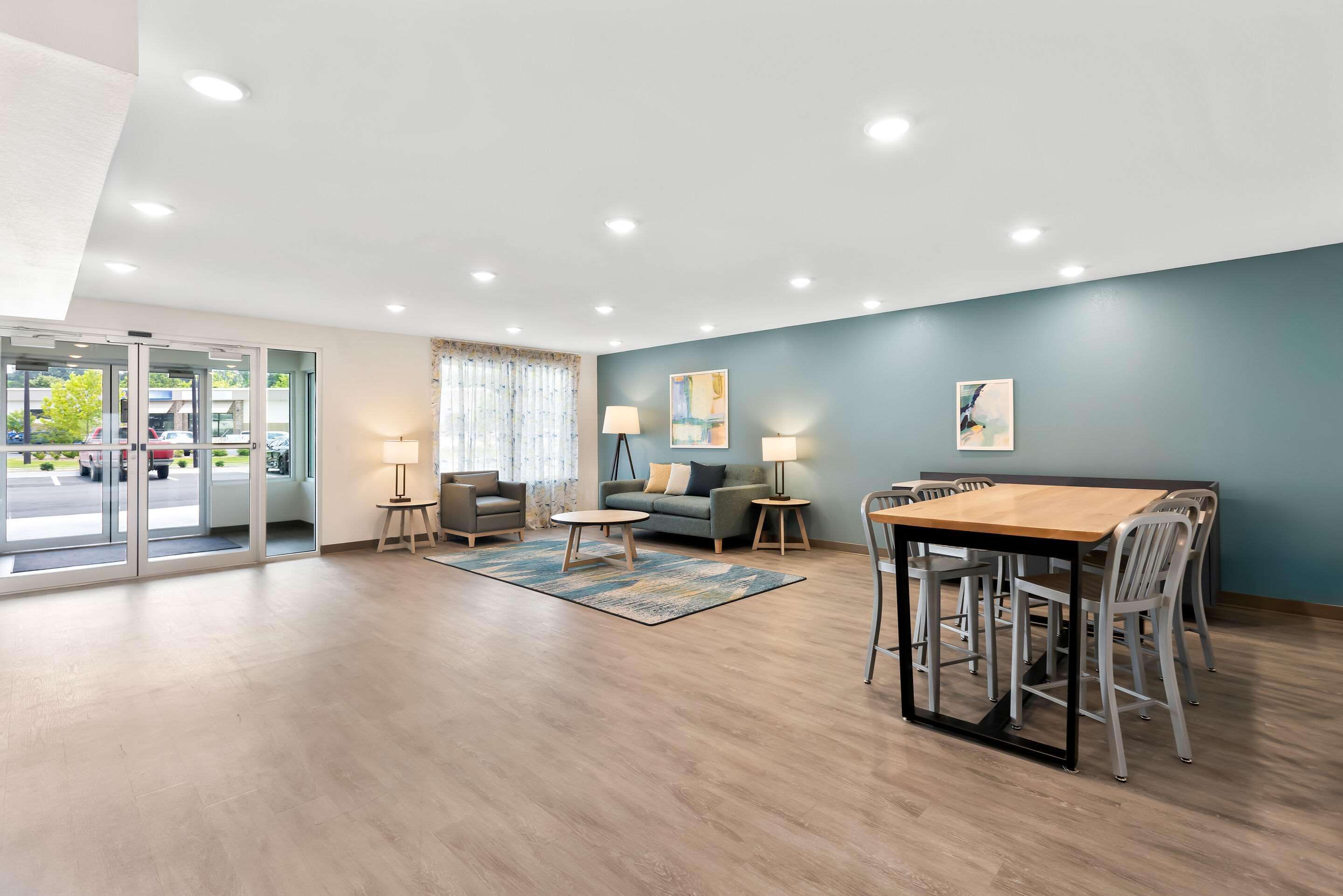 WoodSpring Suites Savannah West Chatham Parkway 26/33