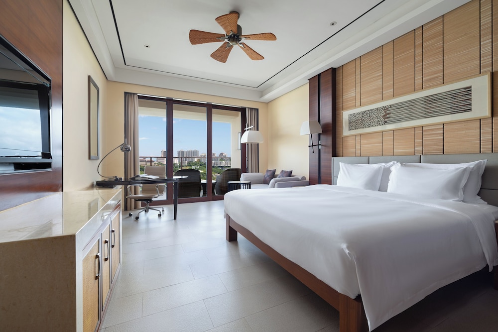 Standard, King Bed, Bay View, Smoking