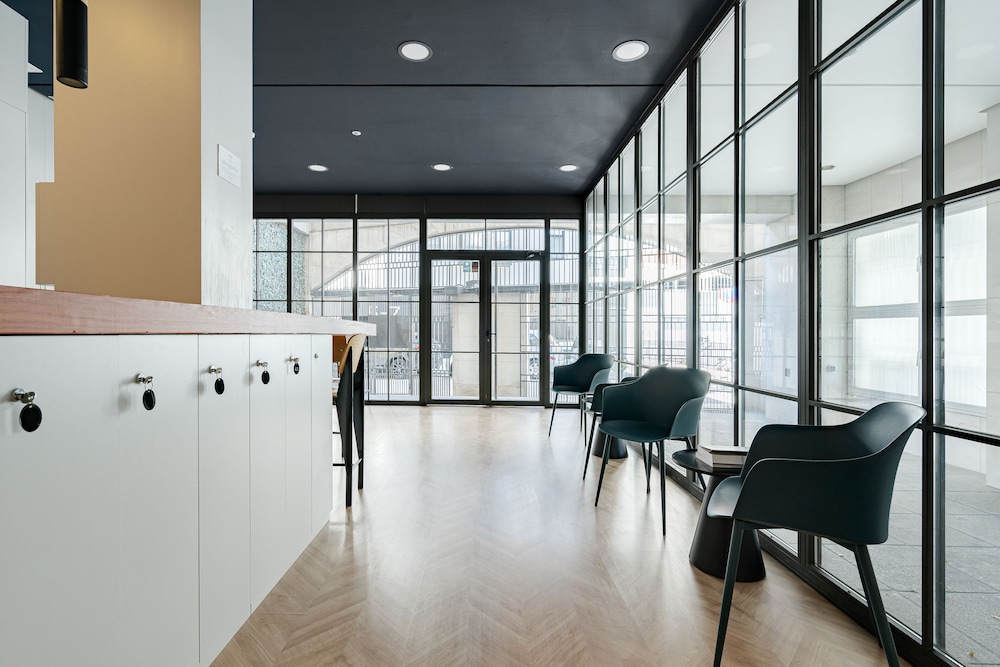 Feelathome Waldorf Suites Apartments 17/40