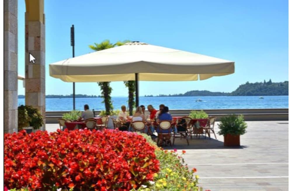 Du Lac Hotel 3/69