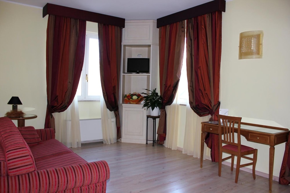 Hotel Valentino 33/50