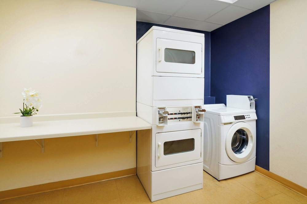 Fairfield Inn and Suites by Marriott Las Vegas South 25/57