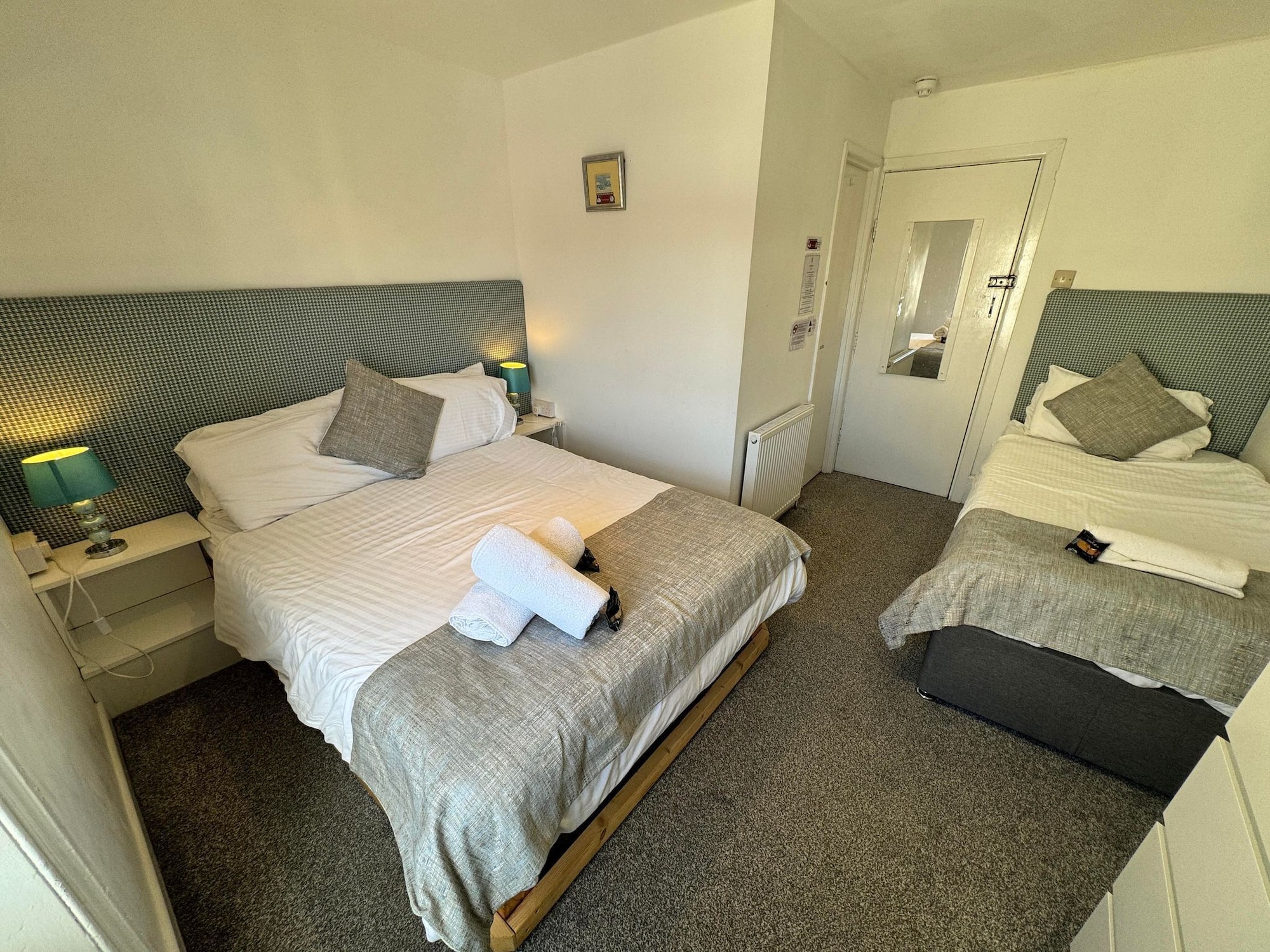 Silver, Family, 1 Double and 1 Single Bed، The Jubilee Hotel 3/10