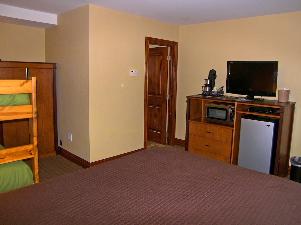 Backcountry Inn 15/24
