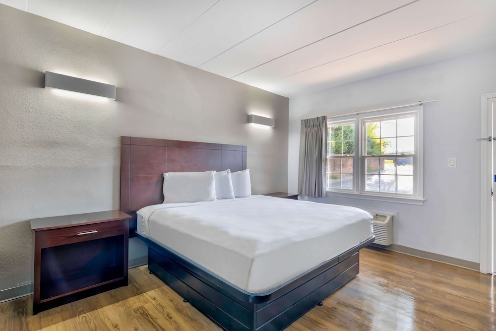 Room at Motel6 Falls Church, VA - Arlington Boulevard, FALLS CHURCH - VA