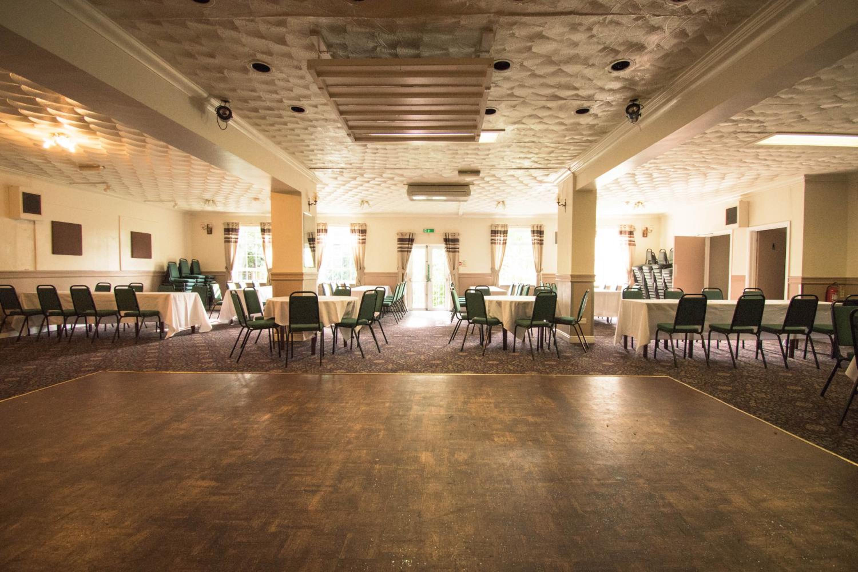 Pinegrove Hotel 24/28
