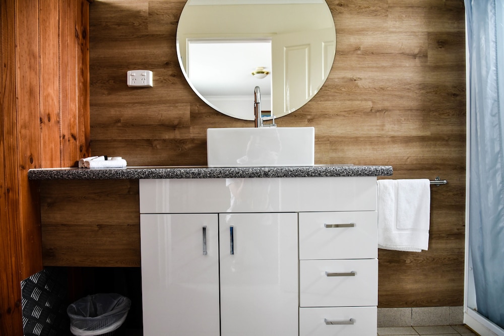 HOBART TOWER MOTEL 26/43