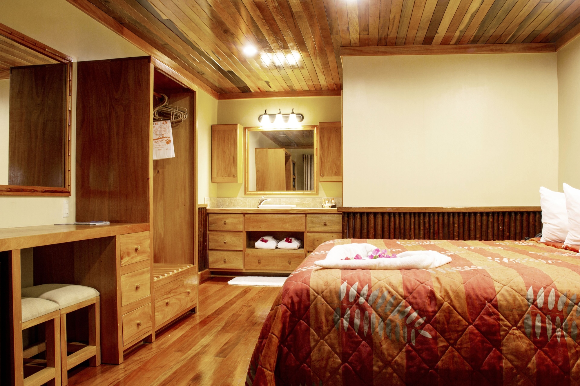STANDARD, KING BED, SEA SIDE