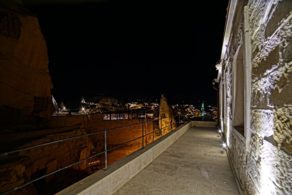 Zeus Cave Suites 28/50