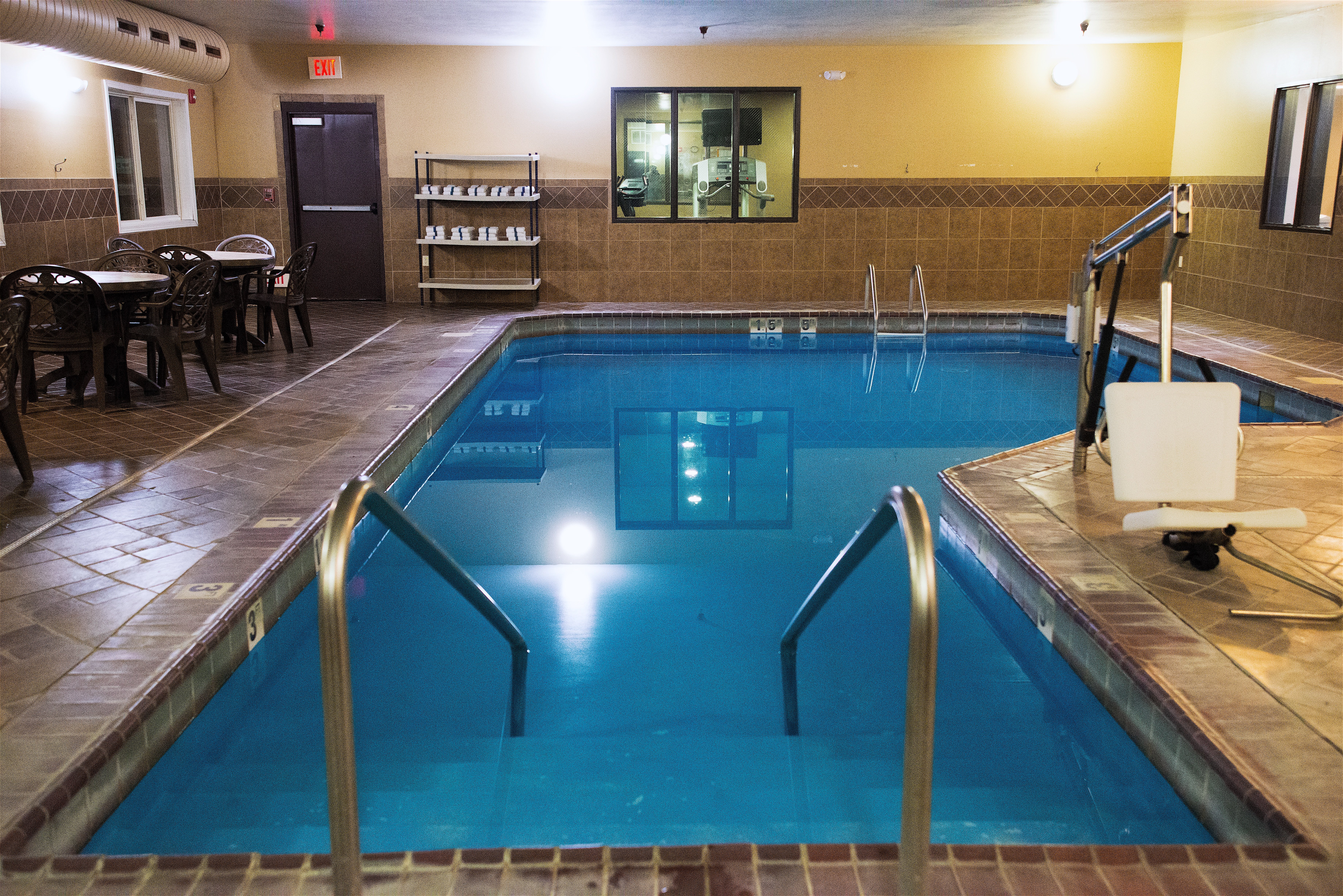 Holiday Inn Express Devils Lake 6/21